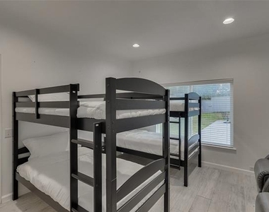 6319 Windmill Circle - Photo Thumbnail 20