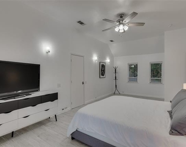 6319 Windmill Circle - Photo Thumbnail 14
