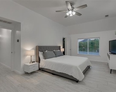 6319 Windmill Circle - Photo Thumbnail 13
