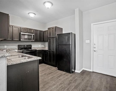 612 Meadow View Court - Photo Thumbnail 2