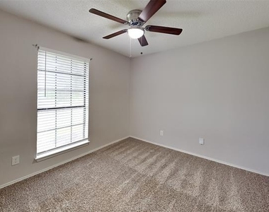 712 Bluebonnet Drive - Photo Thumbnail 10