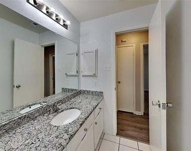 712 Bluebonnet Drive - Photo Thumbnail 14