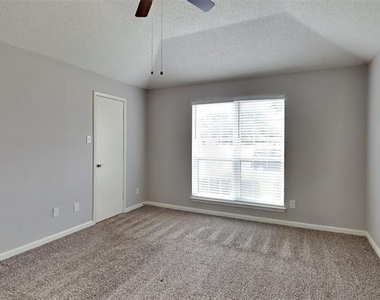 712 Bluebonnet Drive - Photo Thumbnail 7