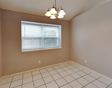 712 Bluebonnet Drive - Photo Thumbnail 4