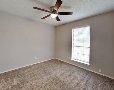 712 Bluebonnet Drive - Photo Thumbnail 12