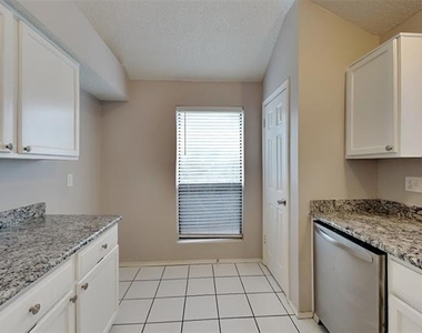 712 Bluebonnet Drive - Photo Thumbnail 3