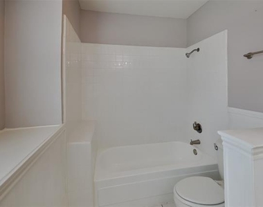 712 Bluebonnet Drive - Photo Thumbnail 9