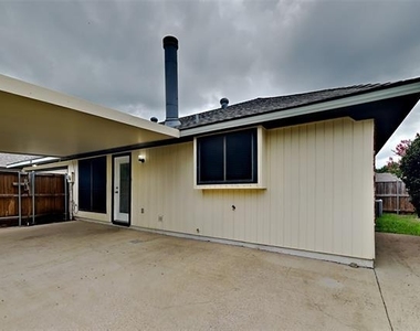 712 Bluebonnet Drive - Photo Thumbnail 16