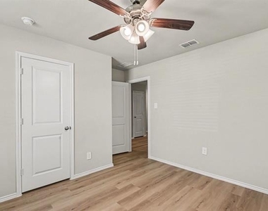 16616 Port Arthur Place - Photo Thumbnail 13