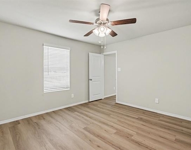 16616 Port Arthur Place - Photo Thumbnail 7