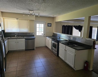 6512 High Country Trail - Photo Thumbnail 5