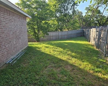 1512 Parrot Court - Photo Thumbnail 12