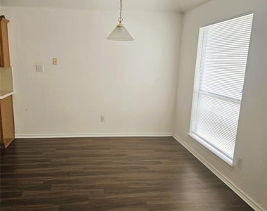 1512 Parrot Court - Photo Thumbnail 2