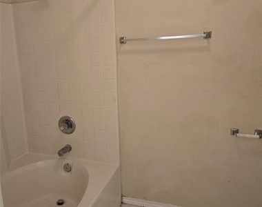 1512 Parrot Court - Photo Thumbnail 10