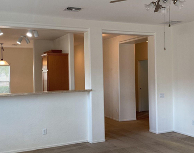 5257 W Shumway Farm Road - Photo Thumbnail 5