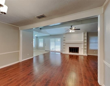 1025 Aspen Lane - Photo Thumbnail 5