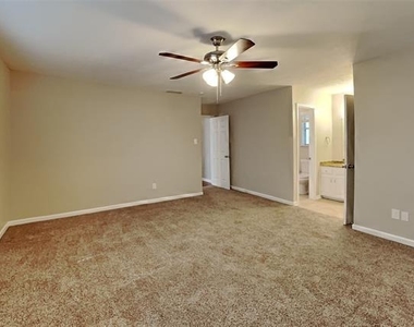 1025 Aspen Lane - Photo Thumbnail 7