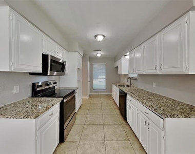 1025 Aspen Lane - Photo Thumbnail 4