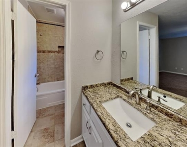 1025 Aspen Lane - Photo Thumbnail 8