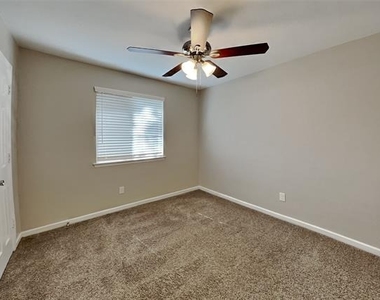 1025 Aspen Lane - Photo Thumbnail 12