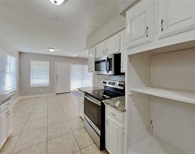 1025 Aspen Lane - Photo Thumbnail 3