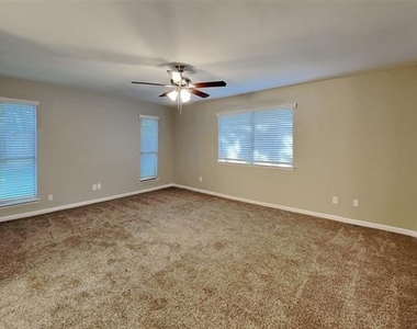 1025 Aspen Lane - Photo Thumbnail 6