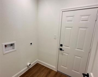2216 Langford Street - Photo Thumbnail 14