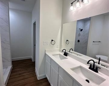 2216 Langford Street - Photo Thumbnail 11