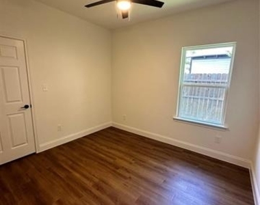 2216 Langford Street - Photo Thumbnail 7