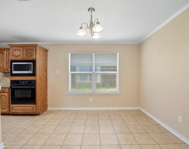 1100 Camelot Drive - Photo Thumbnail 11