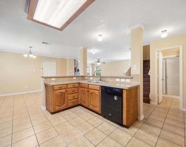 1100 Camelot Drive - Photo Thumbnail 14