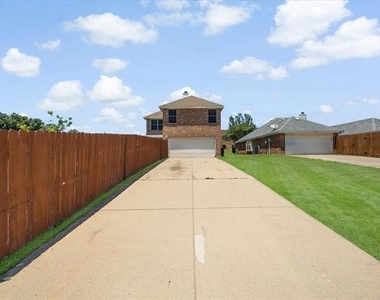 1100 Camelot Drive - Photo Thumbnail 3