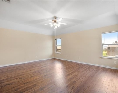 1100 Camelot Drive - Photo Thumbnail 22