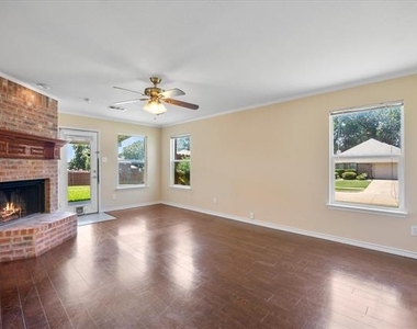 1100 Camelot Drive - Photo Thumbnail 8