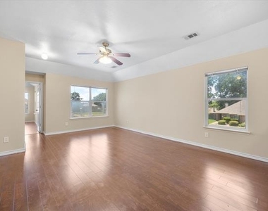1100 Camelot Drive - Photo Thumbnail 20
