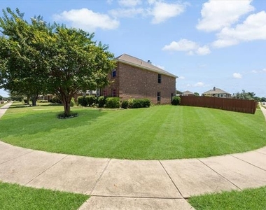 1100 Camelot Drive - Photo Thumbnail 4