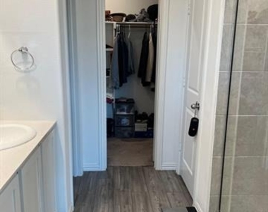 1520 Avery Pointe Drive - Photo Thumbnail 10