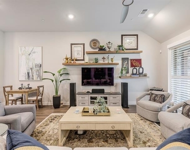 3770 White Clover Lane - Photo Thumbnail 5