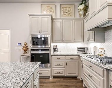 3770 White Clover Lane - Photo Thumbnail 12