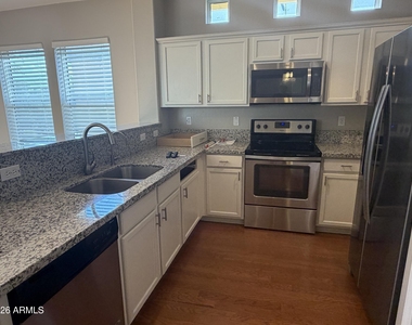 156 W Campbell Court - Photo Thumbnail 8