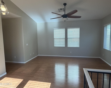 156 W Campbell Court - Photo Thumbnail 6