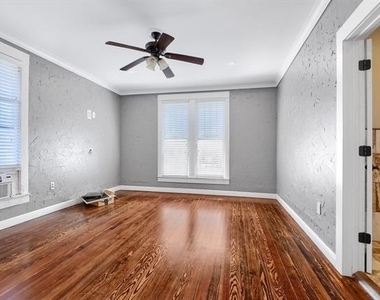 1115 W Bond Street - Photo Thumbnail 22