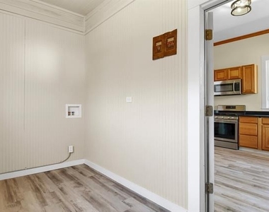 1115 W Bond Street - Photo Thumbnail 16