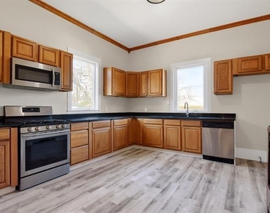 1115 W Bond Street - Photo Thumbnail 13