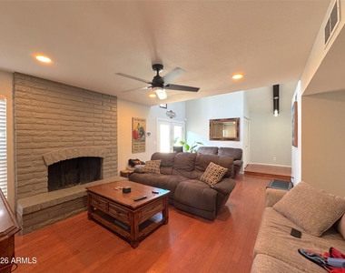 314 E Embassy Street - Photo Thumbnail 2