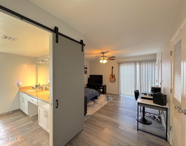 314 E Embassy Street - Photo Thumbnail 9