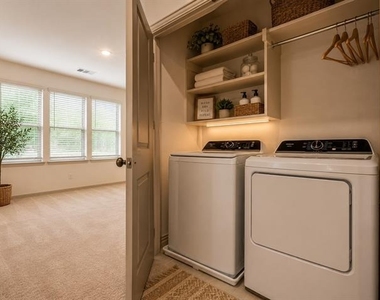 512 Parkside Drive - Photo Thumbnail 3