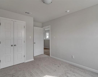 1136 E Broadway Avenue - Photo Thumbnail 13