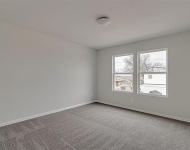 1136 E Broadway Avenue - Photo Thumbnail 6