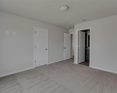 1136 E Broadway Avenue - Photo Thumbnail 7